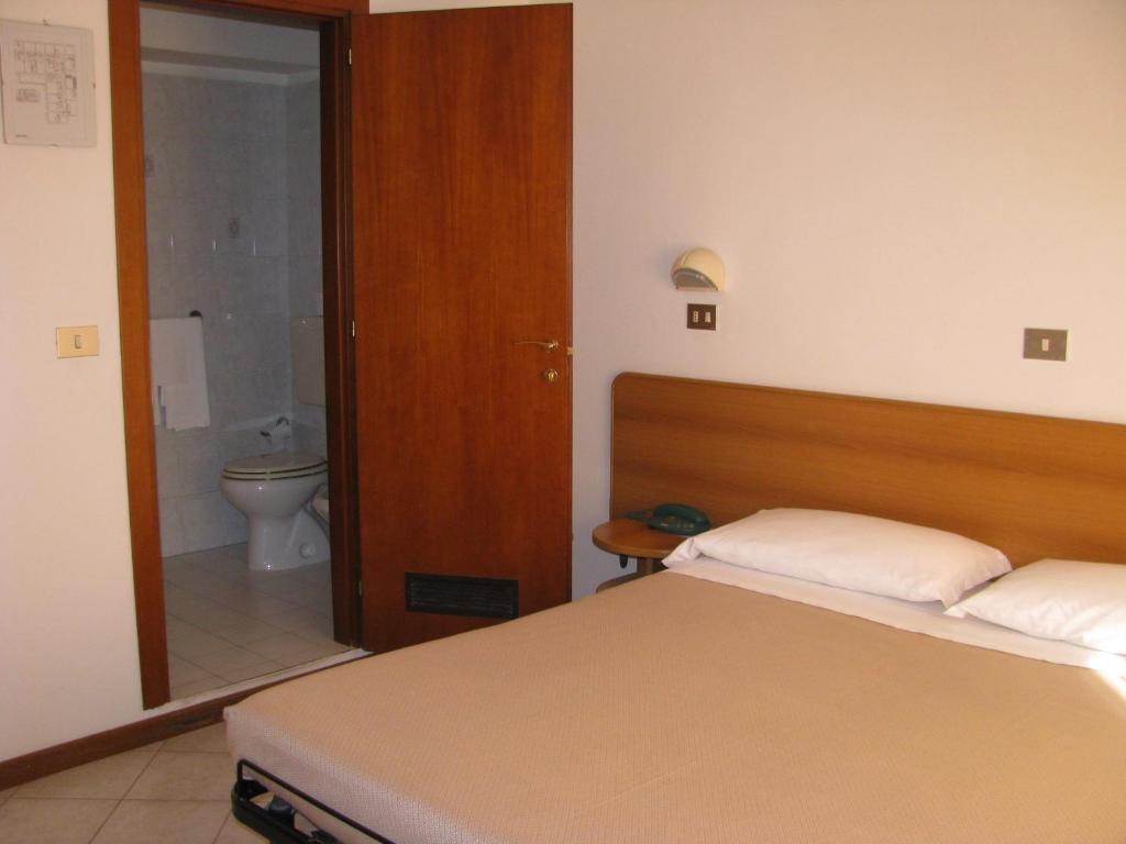 Pensione Marconi Bologna Ruang foto