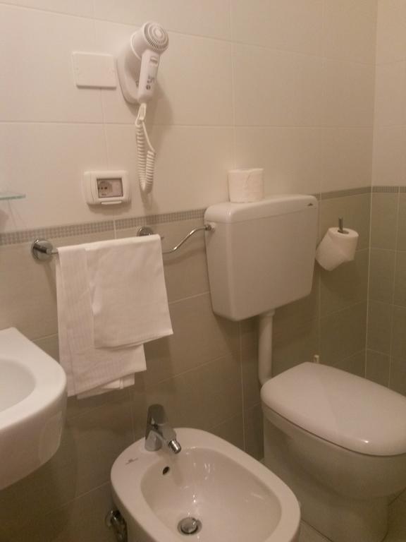 Pensione Marconi Bologna Ruang foto