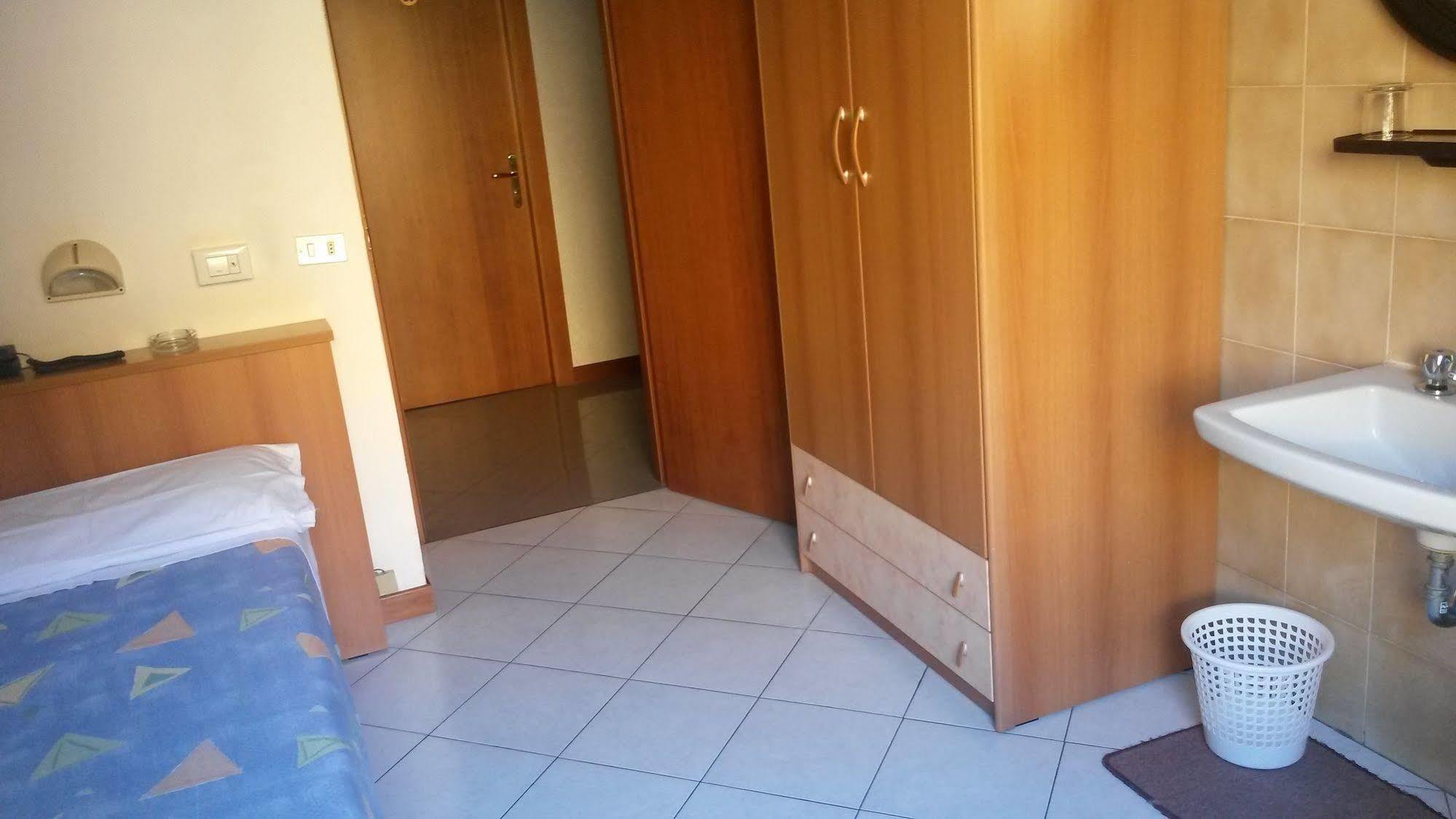 Pensione Marconi Bologna Bagian luar foto