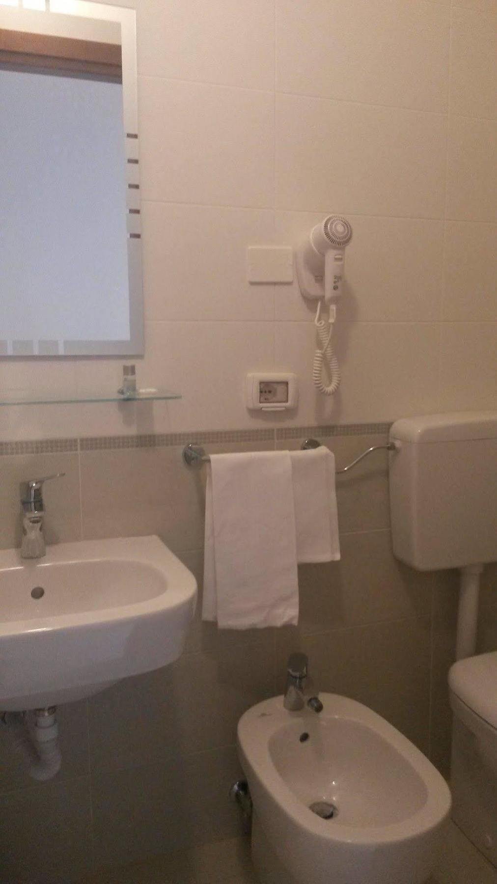 Pensione Marconi Bologna Bagian luar foto